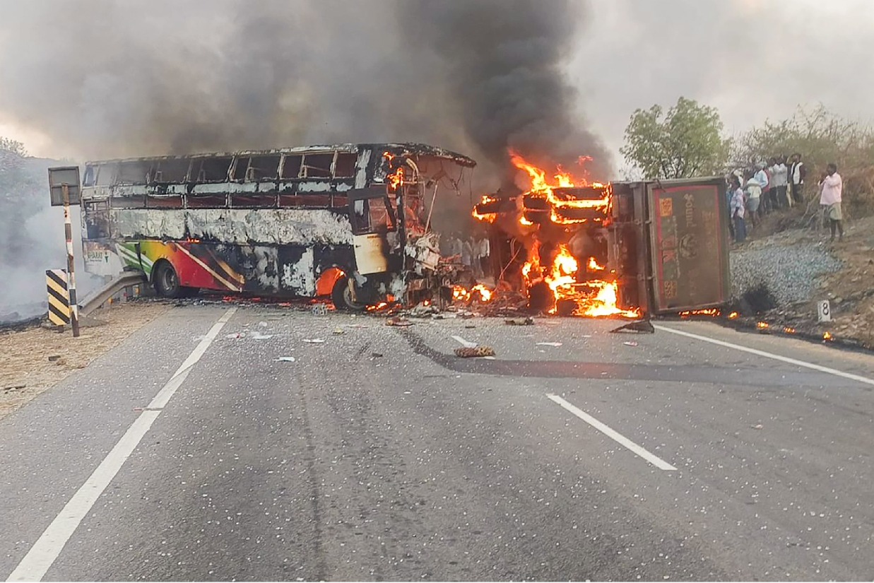 మార్కాపురం బస్సు ప్రమాదం... తక్కువ జీతానికి వస్తాడని లైసెన్స్ లేని డ్రైవర్ నియామకం