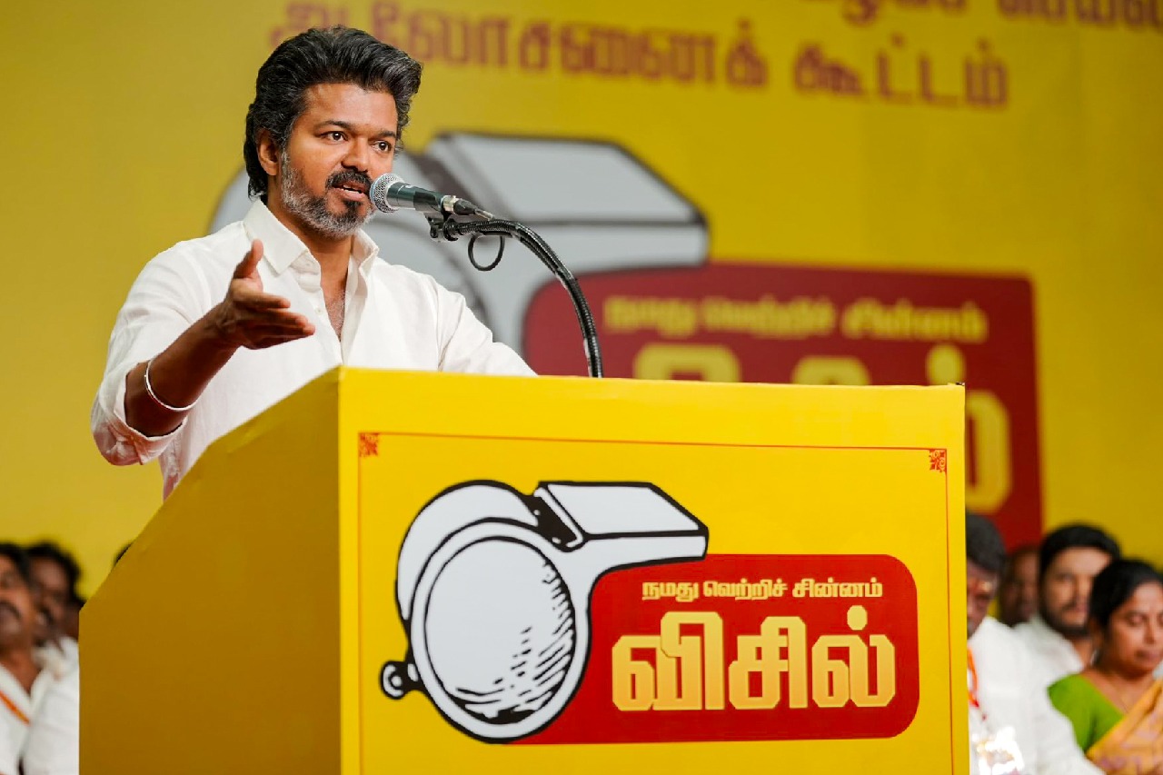 విజయ్ భద్రతపై కేంద్రానికి టీవీకే ఫిర్యాదు... లేఖలో తప్పుతో కొత్త వివాదం