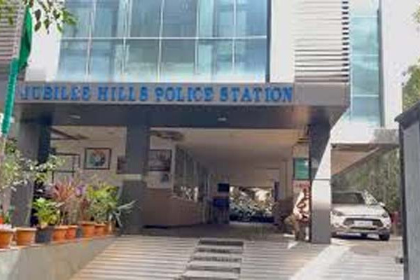 జూబ్లీహిల్స్‌లో వృద్ధ దంపతుల ఇంట్లో వజ్రాల ఉంగరాలు మాయం..కేర్‌టేకర్‌పై కేసు నమోదు