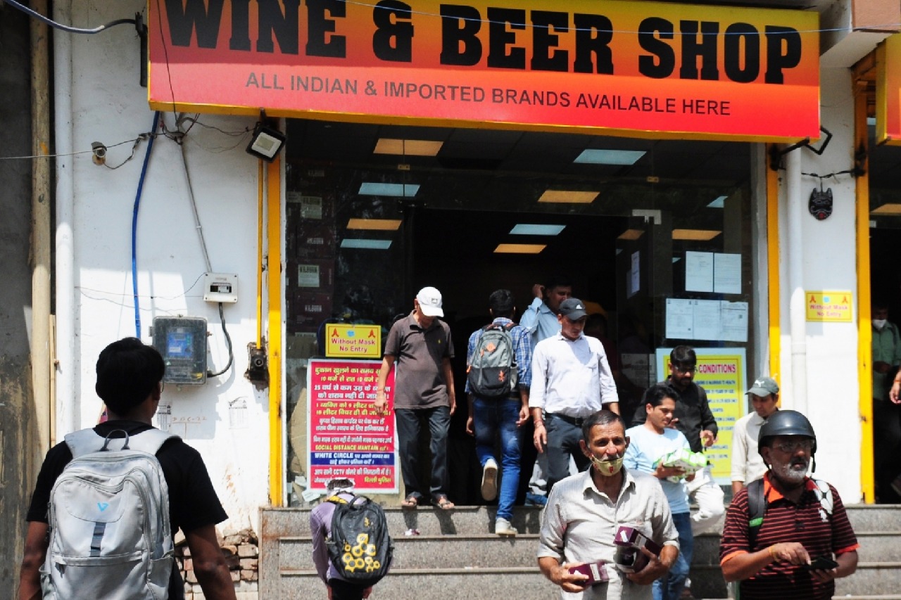 తెలంగాణ ఎక్సైజ్ ఆదాయంలో సరికొత్త చరిత్ర.. రూ.44,557 కోట్లు ఆర్జించిన శాఖ