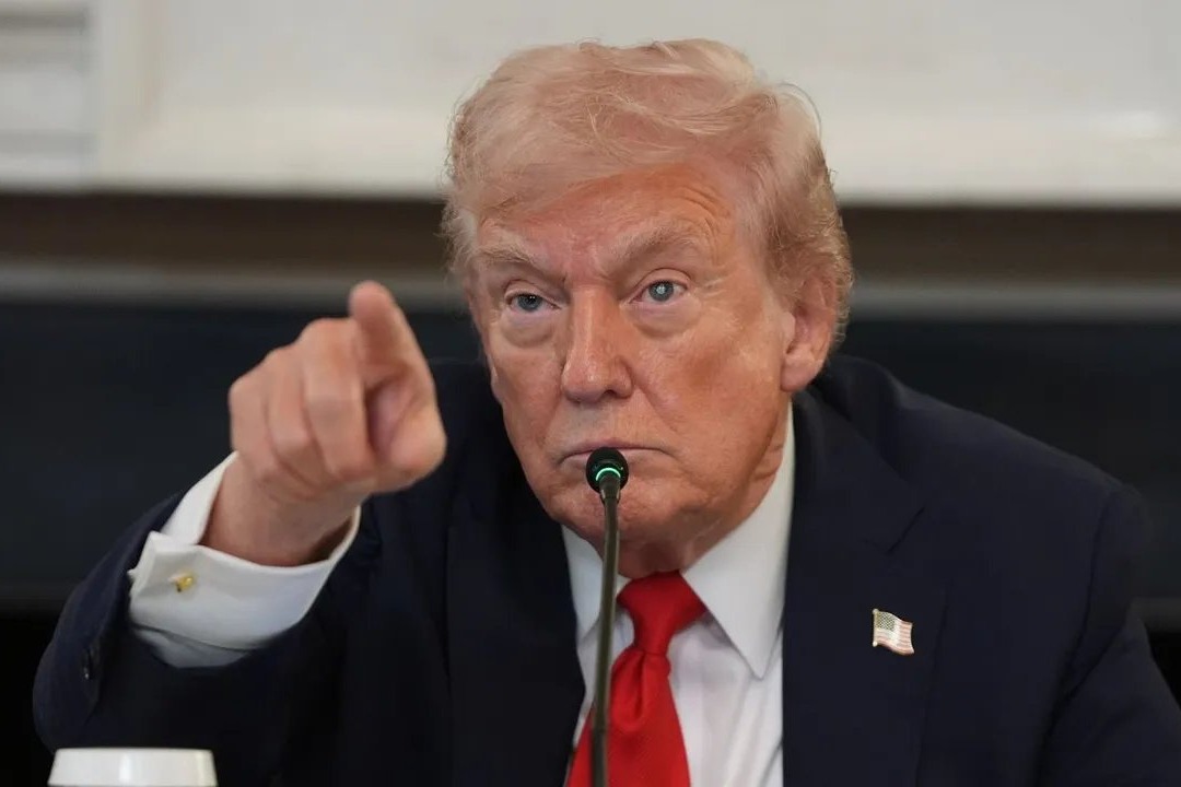 ఫ్రాన్స్ అధ్యక్షుడిని భార్య దారుణంగా చూస్తుందన్న ట్రంప్... మెక్రాన్ కౌంటర్