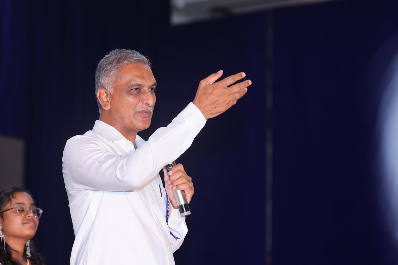 రాజ్యసభలో పలికింది కిషన్ రెడ్డి, పలికించింది రేవంత్ రెడ్డి: హరీశ్ రావు ట్వీట్