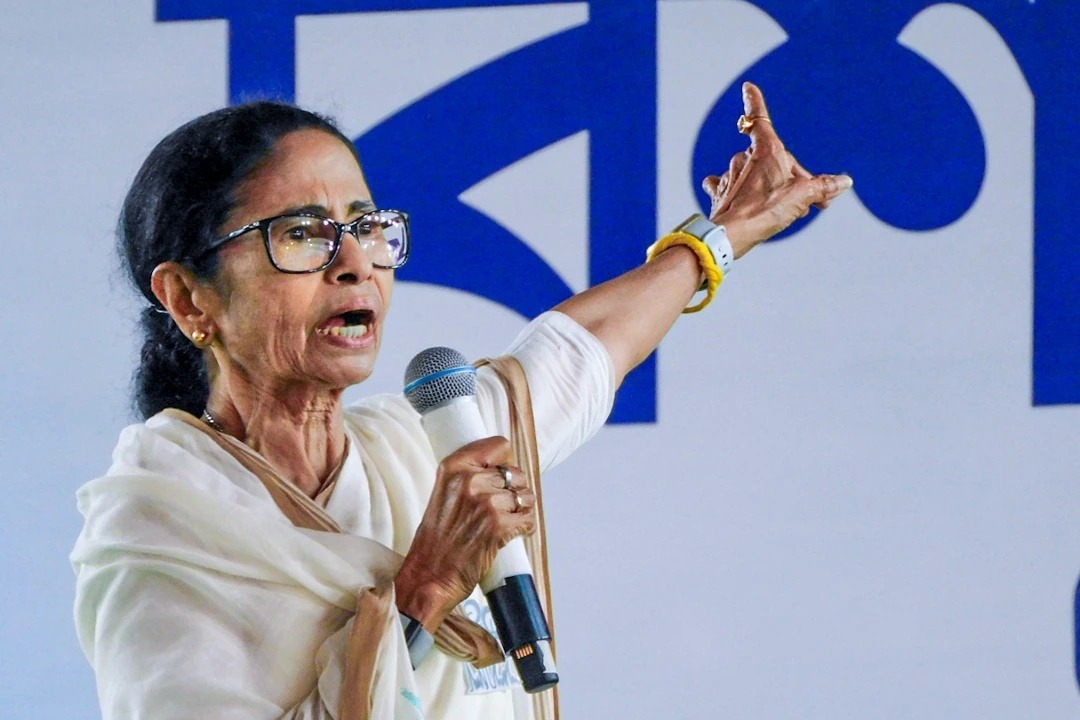 అదంతా బీజేపీ ప్లాన్.. అధికారుల నిర్బంధం అంశంపై మమత