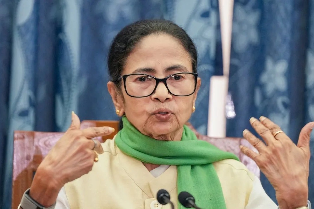 ఆ అధికారుల నిర్బంధం తెలియదు.. పాలన నా చేతుల్లో లేదు: మమతా బెనర్జీ