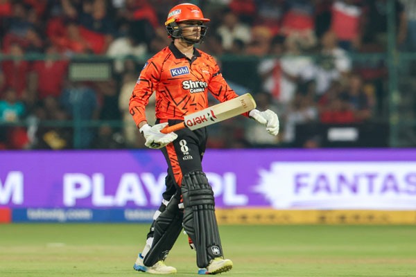 అభిషేక్ శర్మకు షాక్.. మ్యాచ్ ఫీజులో భారీ కోత