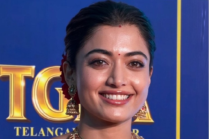 టోక్యోలోని క్రంచీరోల్ యానిమే అవార్డు వేడుకలో ప్రజెంటర్‌గా రష్మిక మందన్న