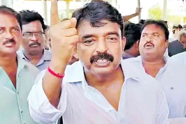 అధికారుల్లారా.. కేసీఆర్ కాళ్లు పట్టుకునైనా మీ సంగతి చూస్తా: పేర్ని నాని వార్నింగ్