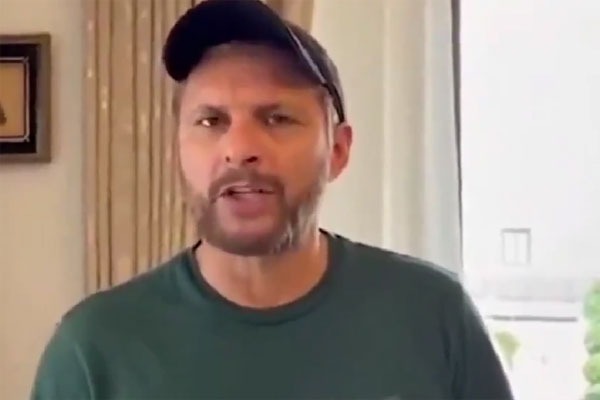 పాక్‌లో పెట్రోల్ ధరల భారం... ప్రభుత్వానికి అండగా నిలవాలన్న షాహిద్ అఫ్రిది