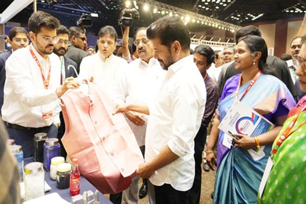 2047 నాటికి తెలంగాణను టెక్స్‌టైల్ రాజధానిగా మారుస్తాం: సీఎం రేవంత్ రెడ్డి