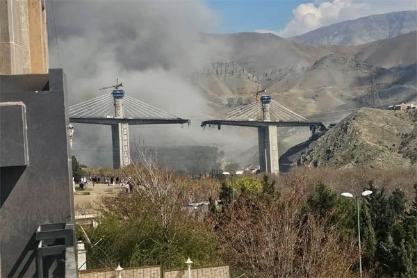 ఇరాన్‌లో ఎత్తైన బ్రిడ్జిని కూల్చేసిన అమెరికా... ఇది ఆరంభమేనన్న ట్రంప్