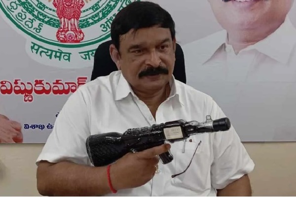 'ఆల్కహాల్ గన్' చూపిస్తూ జగన్ పై విష్ణుకుమార్ రాజు సెటైర్లు!