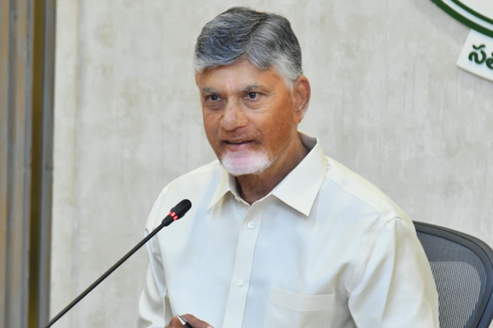 అమరావతిపై గవర్నర్ ట్వీట్... చంద్రబాబు స్పందన