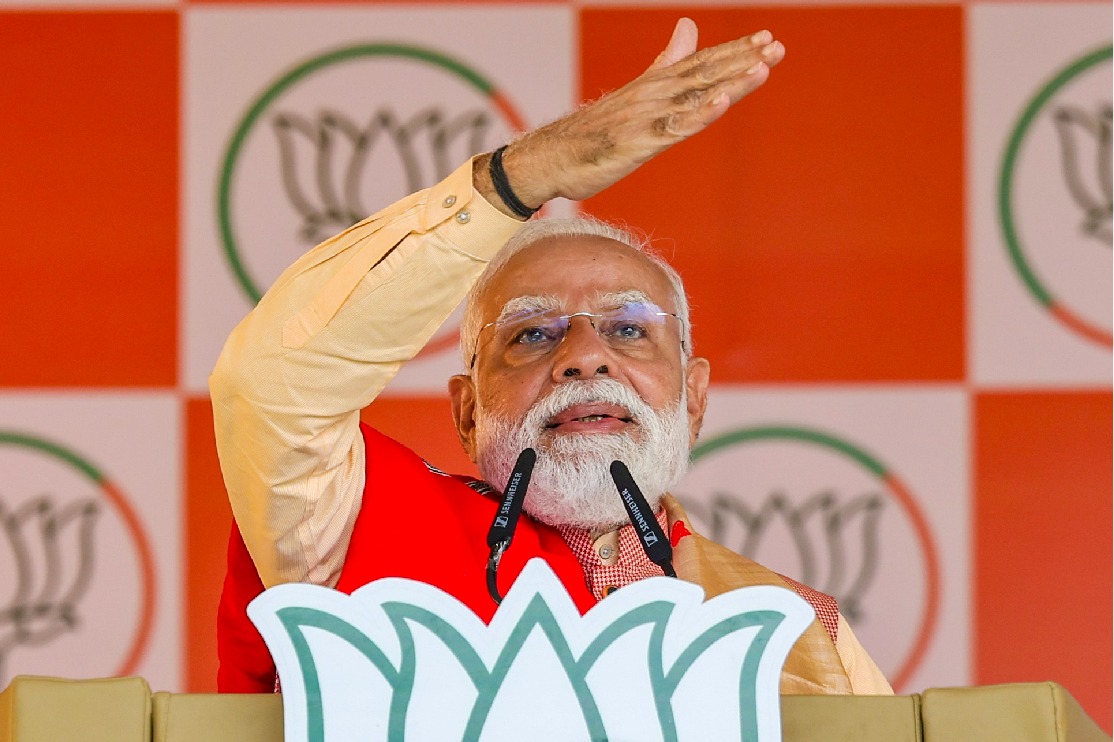 Narendra Modi Slams Congress for Propaganda Against Movies