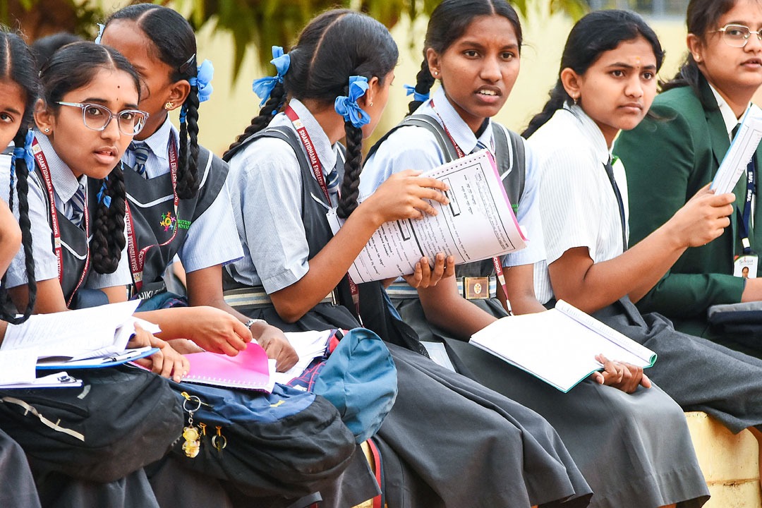 సీబీఎస్ఈలో కీలక మార్పులు.. 6వ తరగతి నుంచి త్రిభాషా విధానం తప్పనిసరి