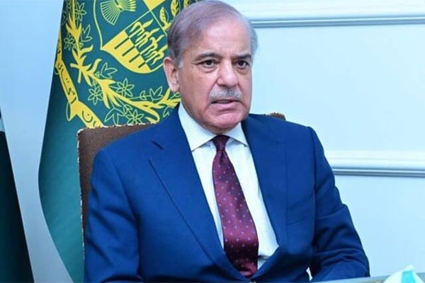 దెబ్బకు దిగొచ్చిన పాకిస్థాన్.. రాత్రికి రాత్రే లీటర్ పెట్రోల్‌పై రూ.80 తగ్గింపు