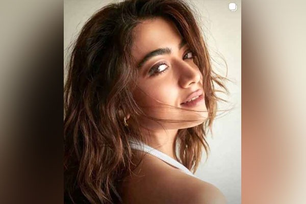 మరోసారి అంతర్జాతీయ వేదికపై రష్మిక.. చరిత్ర సృష్టించిన నేషనల్ క్రష్