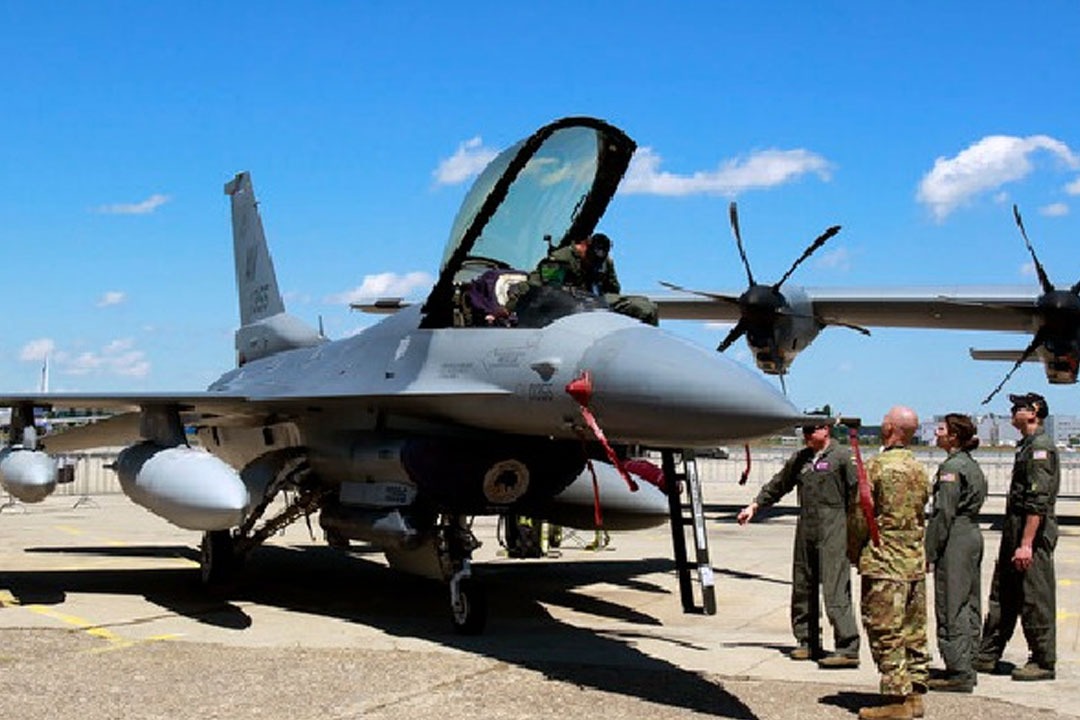 ఇరాన్‌లో కూలిన అమెరికా F-15E... పైలట్‌ను కాపాడే సర్వైవల్ కిట్ ఇదే!