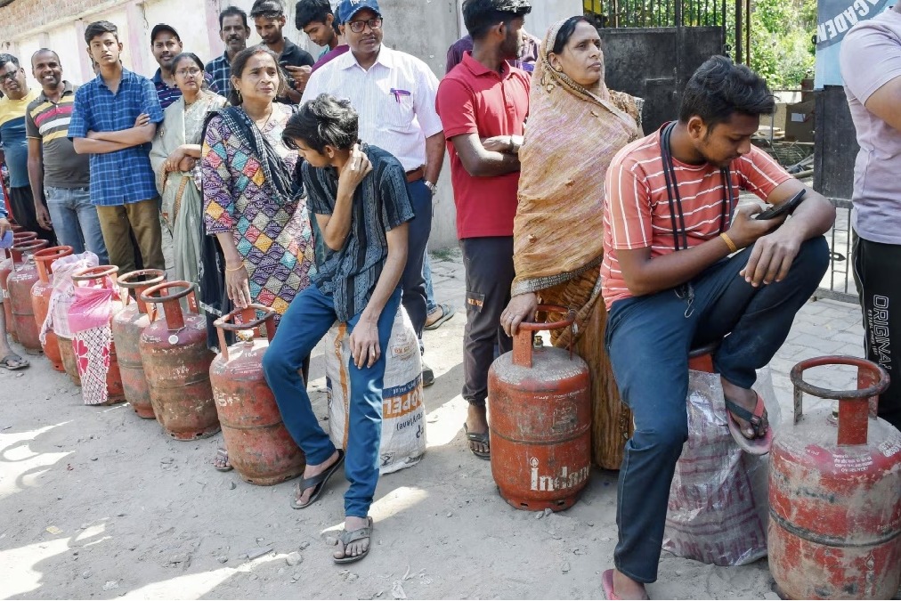 24 గంటల్లో డెలివరీ నుంచి 25 రోజుల దాకా.. దేశంలో ఎల్‌పీజీ సంక్షోభం