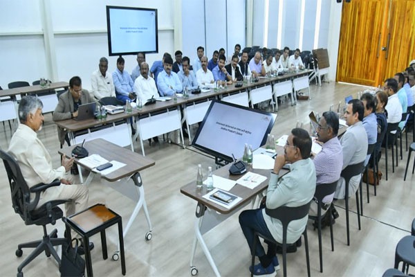 అమరావతి పనుల్లో వేగం పెంచండి.. గడువులో రాజీ లేదు: సీఎం చంద్రబాబు