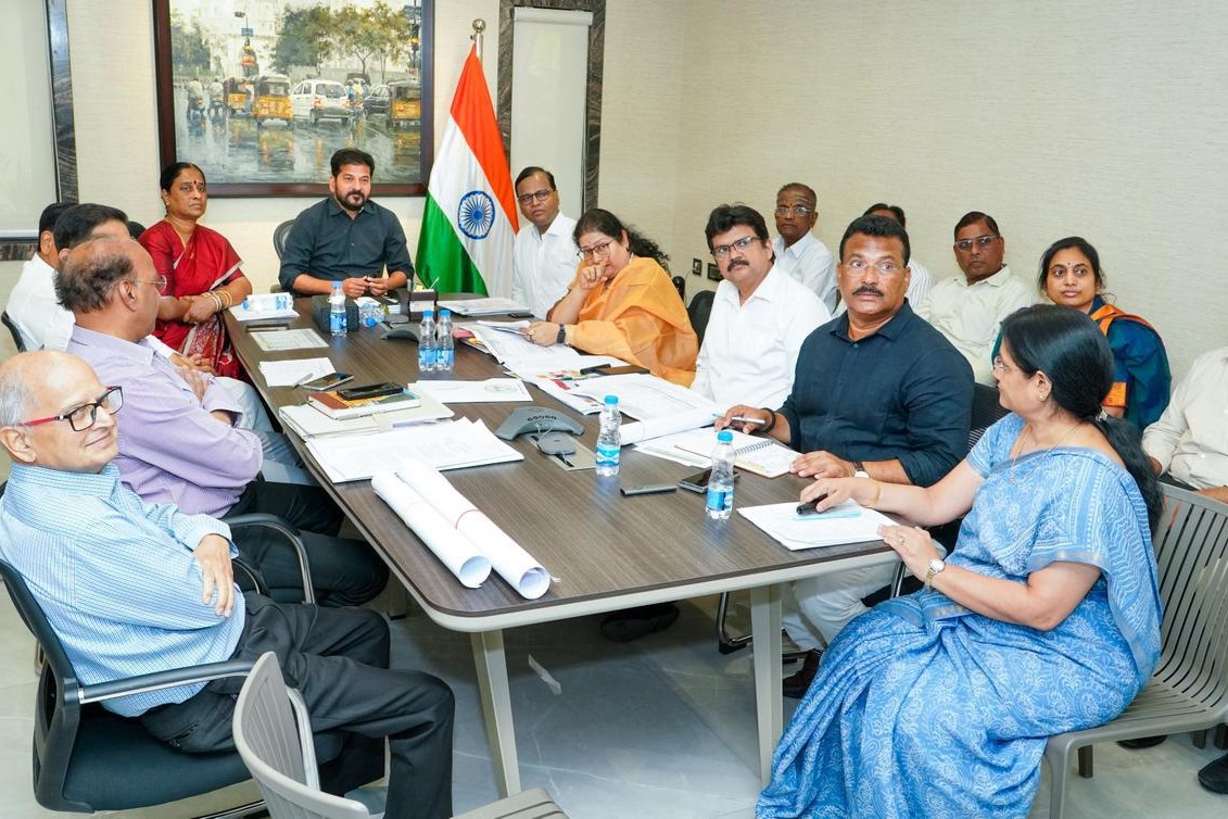 బాసర ఆలయ పరిసరాల్లో ఎలాంటి రాజకీయ కార్యకలాపాలు జరగకుండా చూడాలి: రేవంత్ రెడ్డి