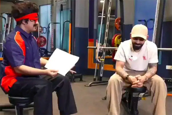 ఆర్సీబీలో 5వ ఓవర్సీస్ ప్లేయర్ మీరేనా?.. సోషల్ మీడియా జోక్‌పై కోహ్లీ ఫన్నీ రియాక్షన్!