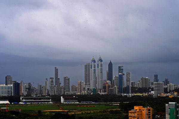 ముంబైను లాక్కునేందుకే అమరావతి బిల్లు.. కేంద్రంపై శివసేన తీవ్ర ఆరోపణలు