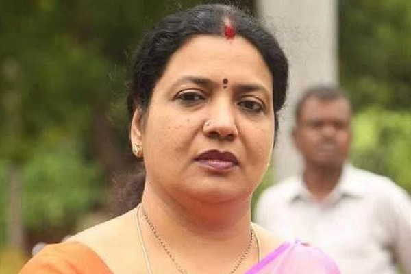 సినిమాలకు రివ్యూలు రాసేవారిపై జీవిత రాజశేఖర్ ఆగ్రహం