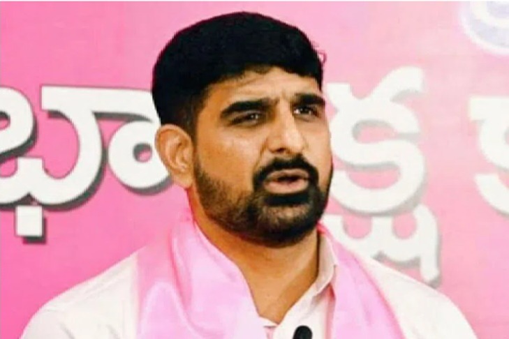 భార్యతో కలిసి సీఐడీ విచారణకు హాజరైన కౌశిక్ రెడ్డి