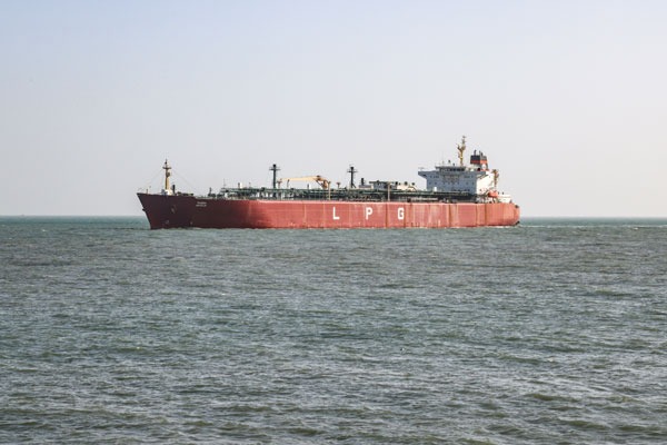 ఏడేళ్ల తర్వాత ఇరాన్ నుంచి చమురు కొనుగోళ్లు.. కేంద్రం కీలక ప్రకటన