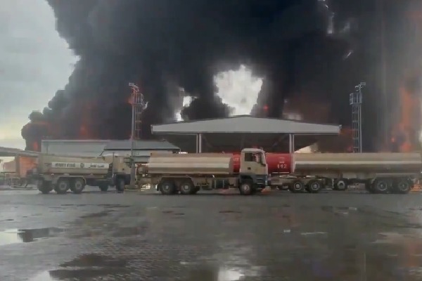 డ్రోన్ దాడి ఫొటో షేర్ చేశాడని... బ్రిటీష్ విమాన సహాయకుడి అరెస్ట్