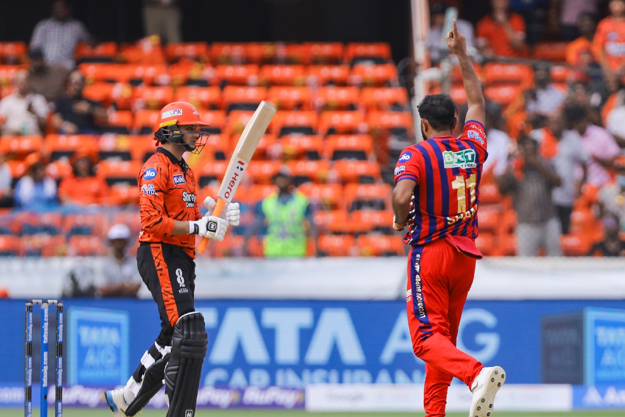 లక్నో బౌలర్ల ధాటికి సన్‌రైజర్స్ విలవిల... టాపార్డర్ కుప్పకూలింది!