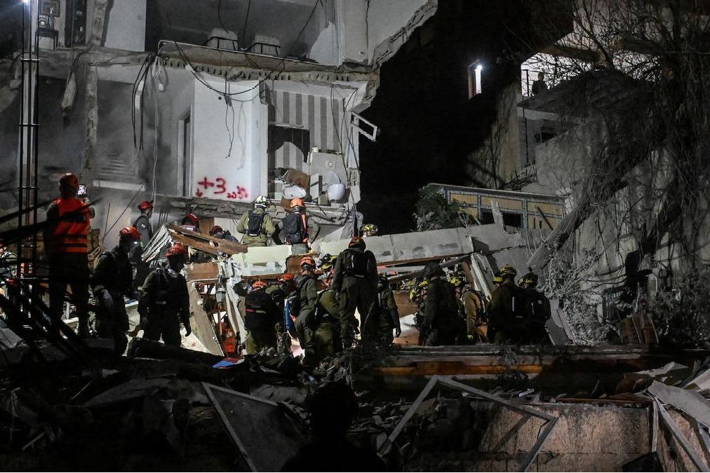 ట్రంప్ హెచ్చరికల వెంటే టెహ్రాన్‌పై భీకర దాడులు.. 13 మంది మృతి!