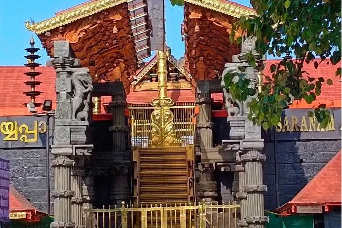 శబరిమల ఆలయంలోకి మహిళల ప్రవేశం.. సుప్రీంకోర్టులో కేంద్రం వివరణ