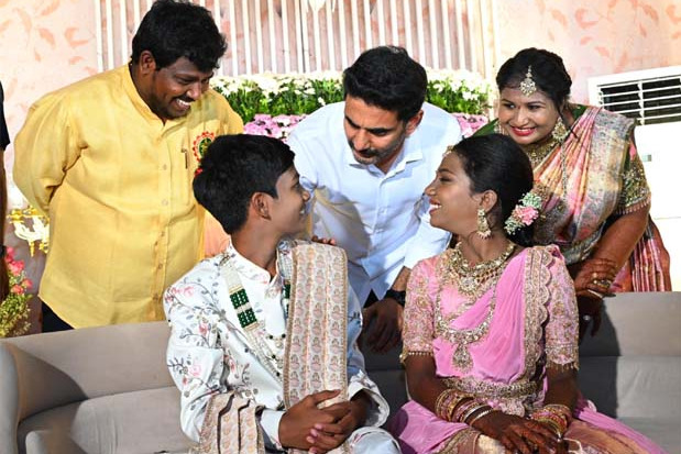 డూండి రాకేశ్ కుమారుడు, కుమార్తె నూతన వస్త్ర బహూకరణ వేడుకకు హాజరైన లోకేశ్... ఫొటోలు ఇవిగో!