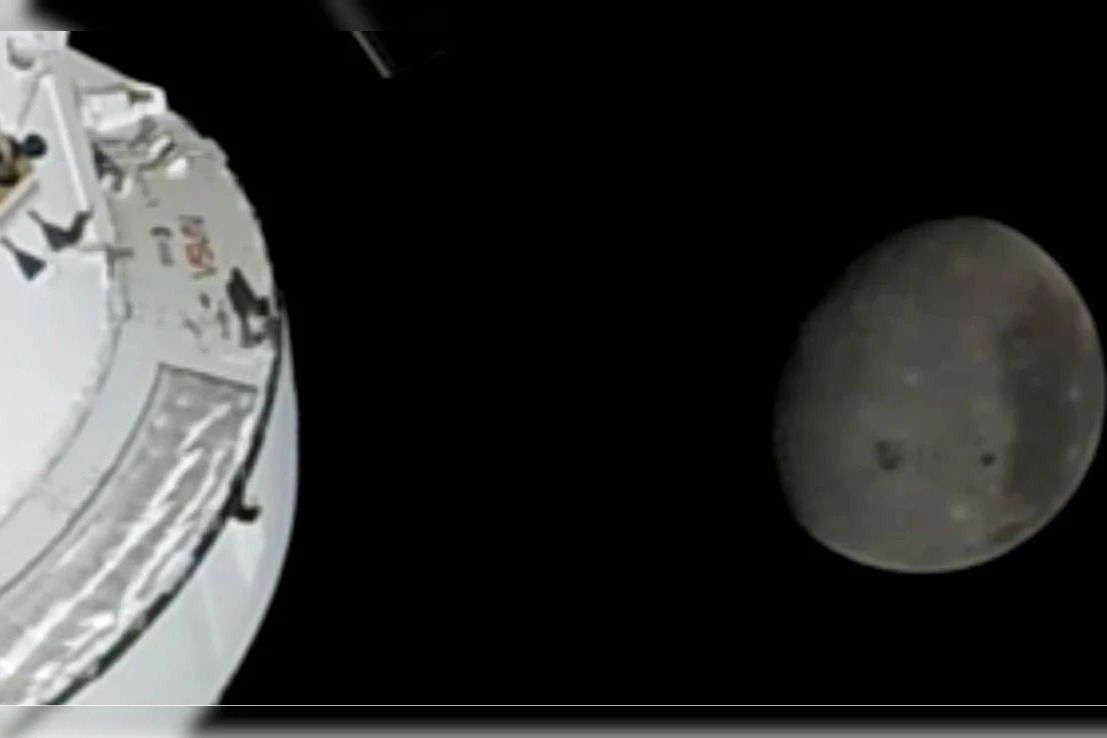 Orion Spacecraft Captures Stunning Photos of Moons Far Side