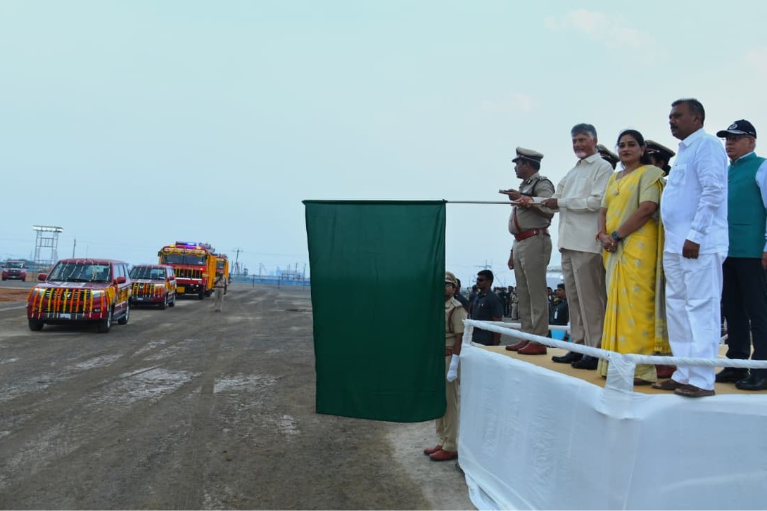 ఏపీ అగ్నిమాపక శాఖకు కొత్త రూపు... ఆధునిక వాహనాలు, పరికరాలు ప్రారంభించిన సీఎం చంద్రబాబు