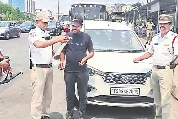 వామ్మో... ఎన్ని చలానాలో...!