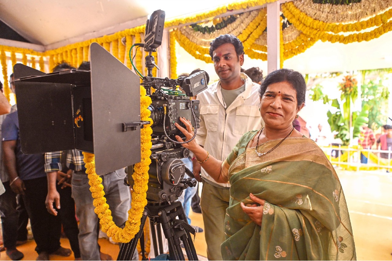 అల్లరి నరేశ్ 'కనక దుర్గ'... కెమెరా స్విచాన్ చేసిన కొణిదెల సురేఖ