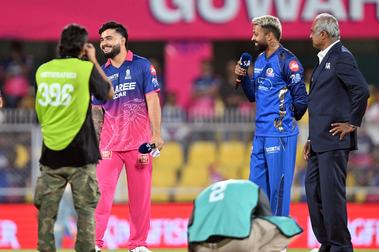 ఆలస్యంగా ప్రారంభమైన రాజస్థాన్-ముంబై మ్యాచ్... 11 ఓవర్లకు కుదింపు