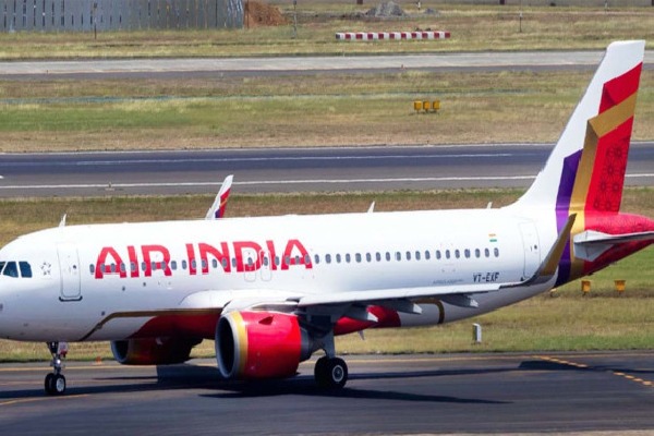 విమానాల ల్యాండింగ్, పార్కింగ్ ఛార్జీలను తగ్గించుకోండి: కేంద్రం ఆదేశాలు