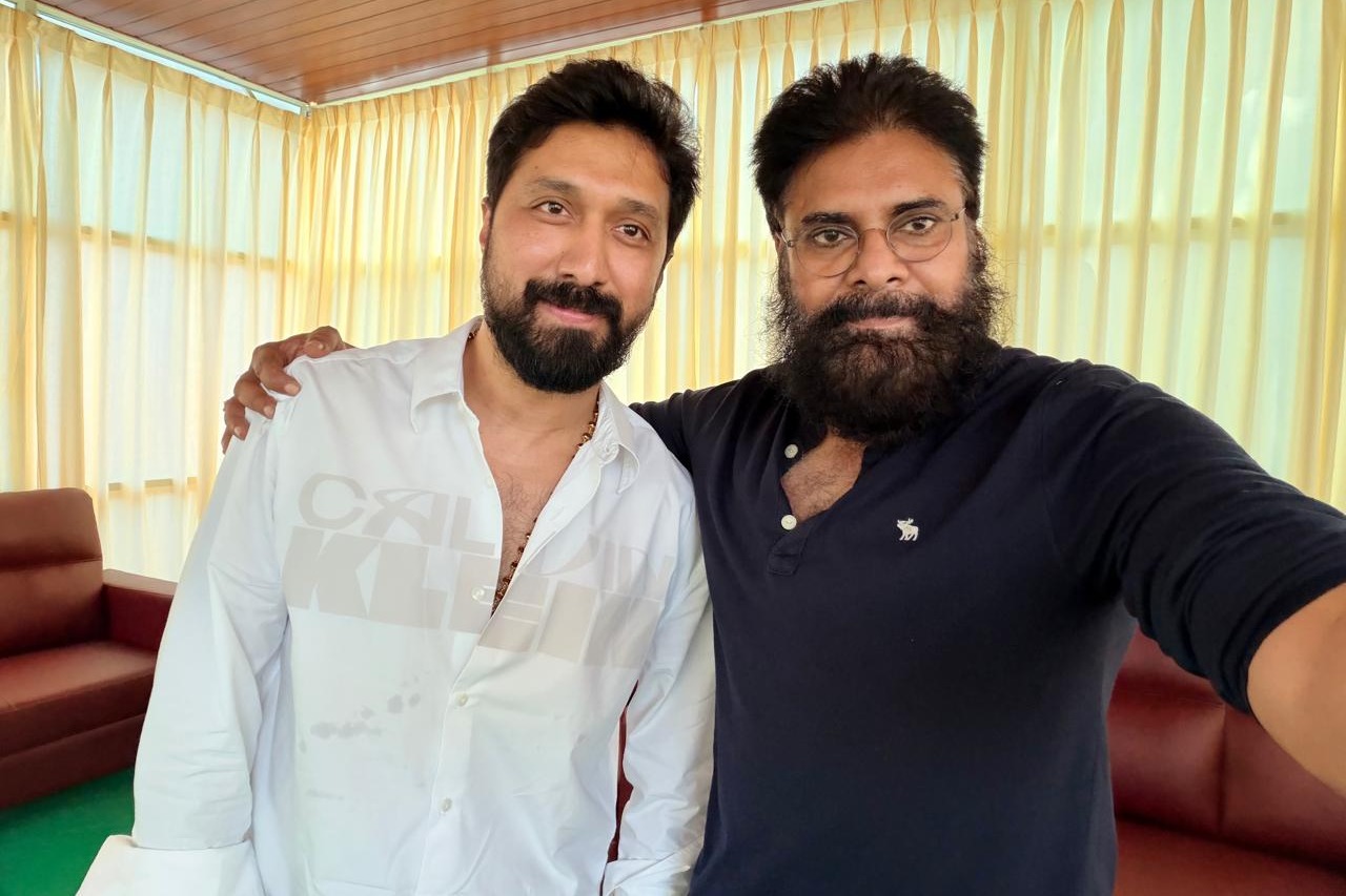 పవన్ నాకు ఒక శిఖరంలా కనిపించారు... కర్మయోగిని చూశాను: దర్శకుడు బాబీ