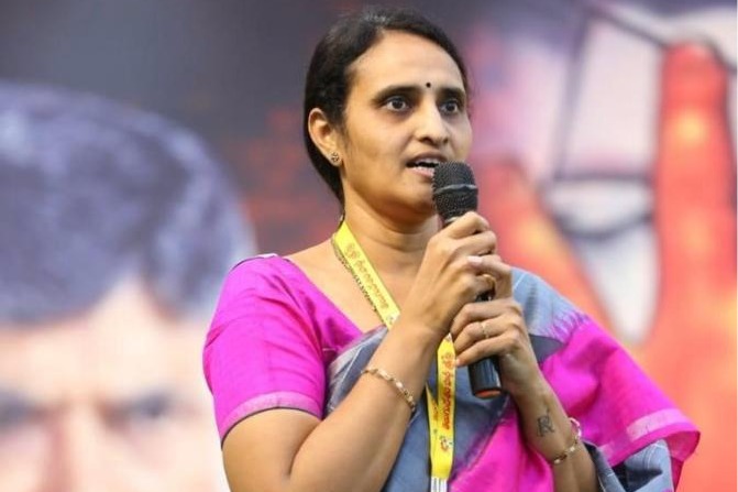 మహిళల గౌరవం గురించి మాట్లాడే హక్కు వైసీపీకి లేదు: టీడీపీ మహిళా నేత గుంటుపల్లి శ్రీదేవి చౌదరి