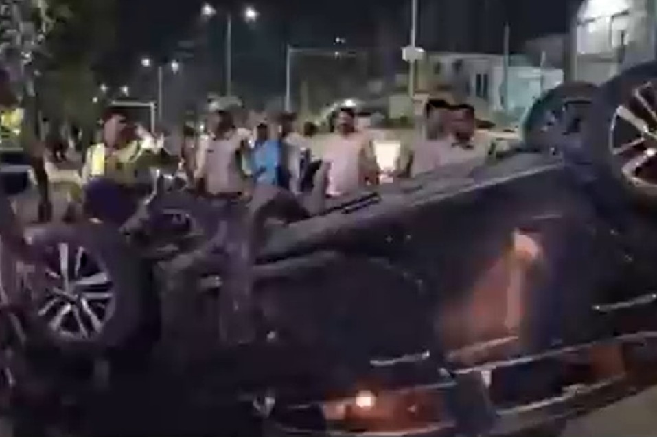 హైదరాబాద్‌లో యువకులను 100 మీటర్లు ఈడ్చుకెళ్లిన కారు.. ముగ్గురి మృతి