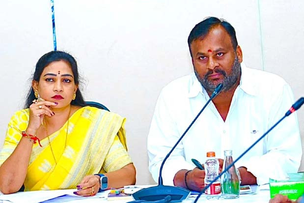 300 కి.మీ పైగా వెళ్లే బస్సుల్లో ఇద్దరు డ్రైవర్లు ఉండాలి: మంత్రి మండిపల్లి