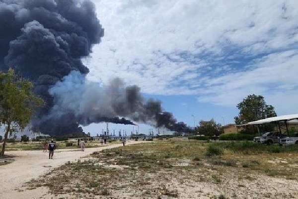 కాల్పుల విరమణకు అంగీకారం... గంటల్లోనే ఇరాన్ కీలక ఆయిల్ రిఫైనరీపై దాడి