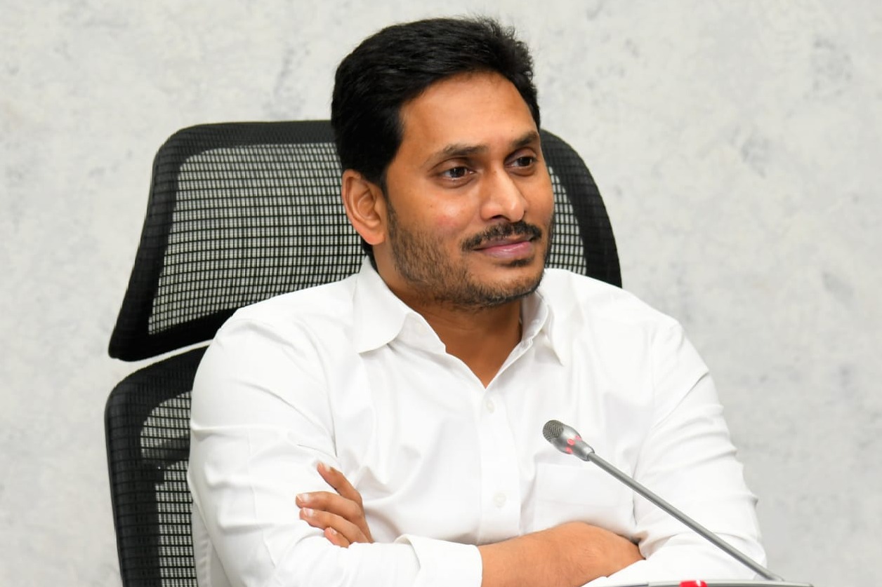 వచ్చే ఏడాది నా పాదయాత్ర... చంద్రబాబుకు సినిమా చూపిస్తాం: జగన్