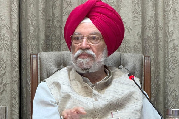 ఇంధన కొరత ఆందోళనల నేపథ్యంలో ఖతార్‌కు వెళుతున్న కేంద్రమంత్రి