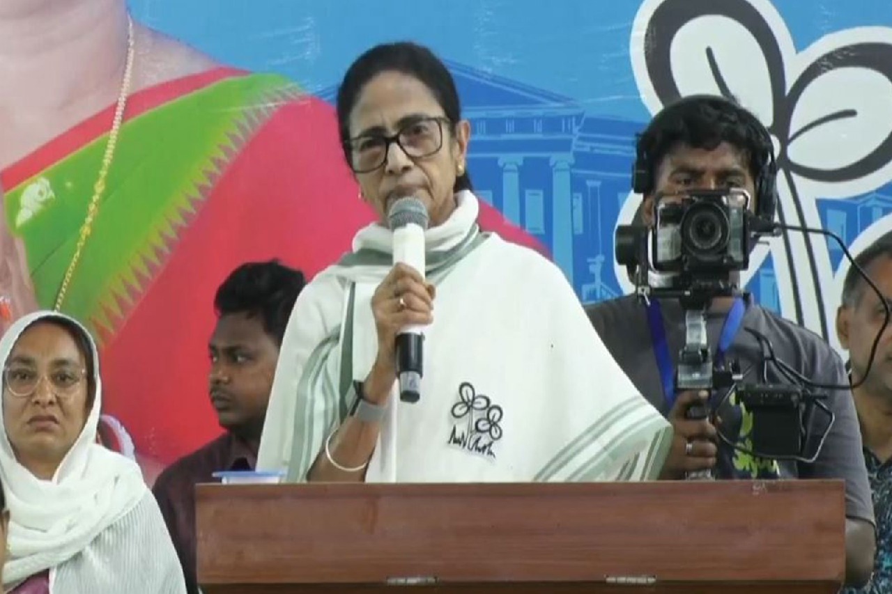 ఇల్లు, భూమి, కారు ఏదీ లేదు: మమతా బెనర్జీ