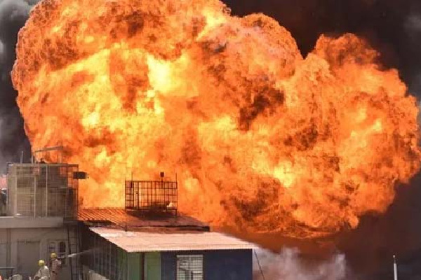 హైదరాబాద్ శివార్లలో అగ్నికీలలు.. రెండు చోట్ల భారీ ప్రమాదాలు