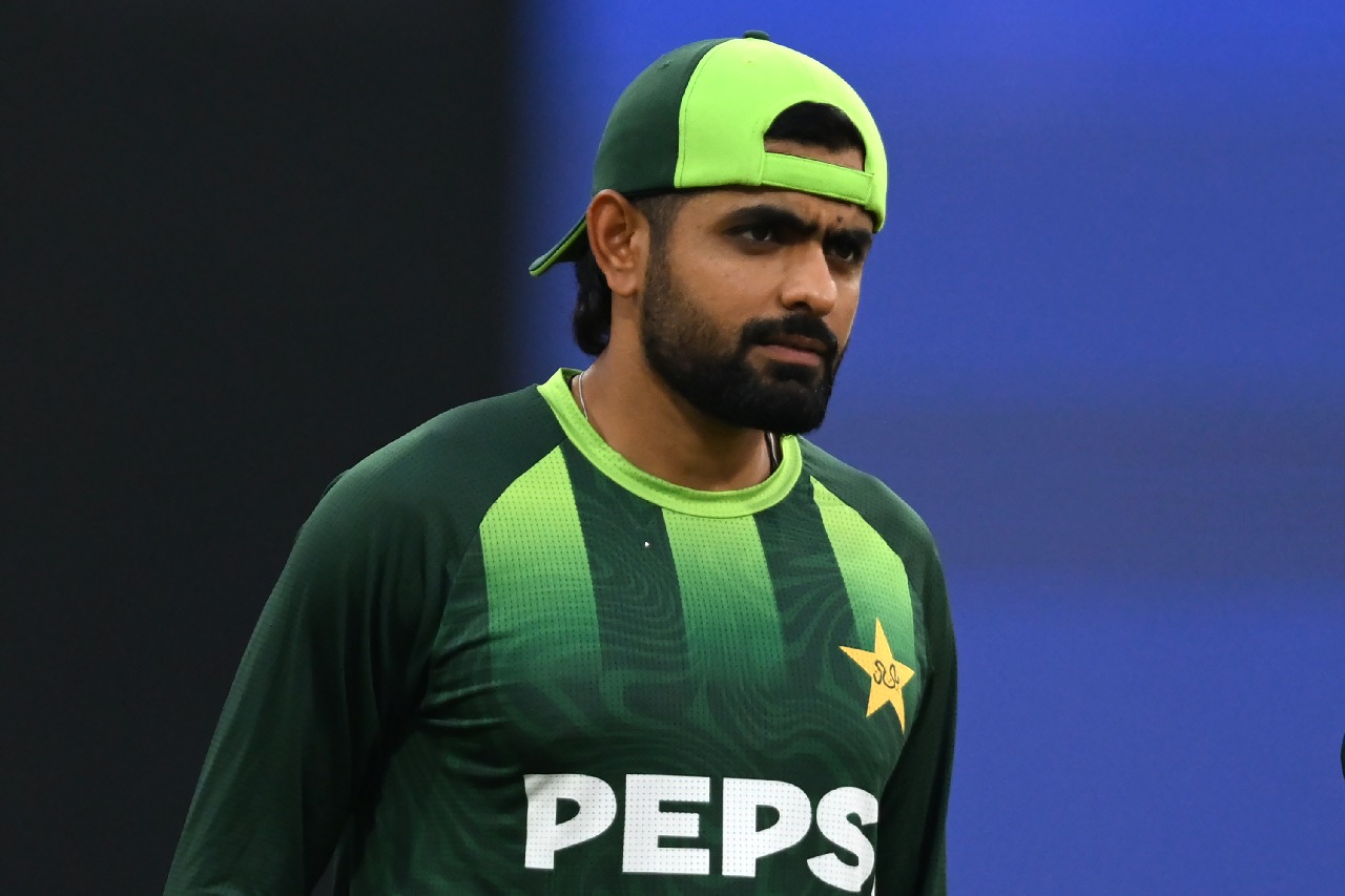 కోహ్లీతో పోలిక... జర్నలిస్టుపై బాబర్ అజామ్ ఆగ్రహం!